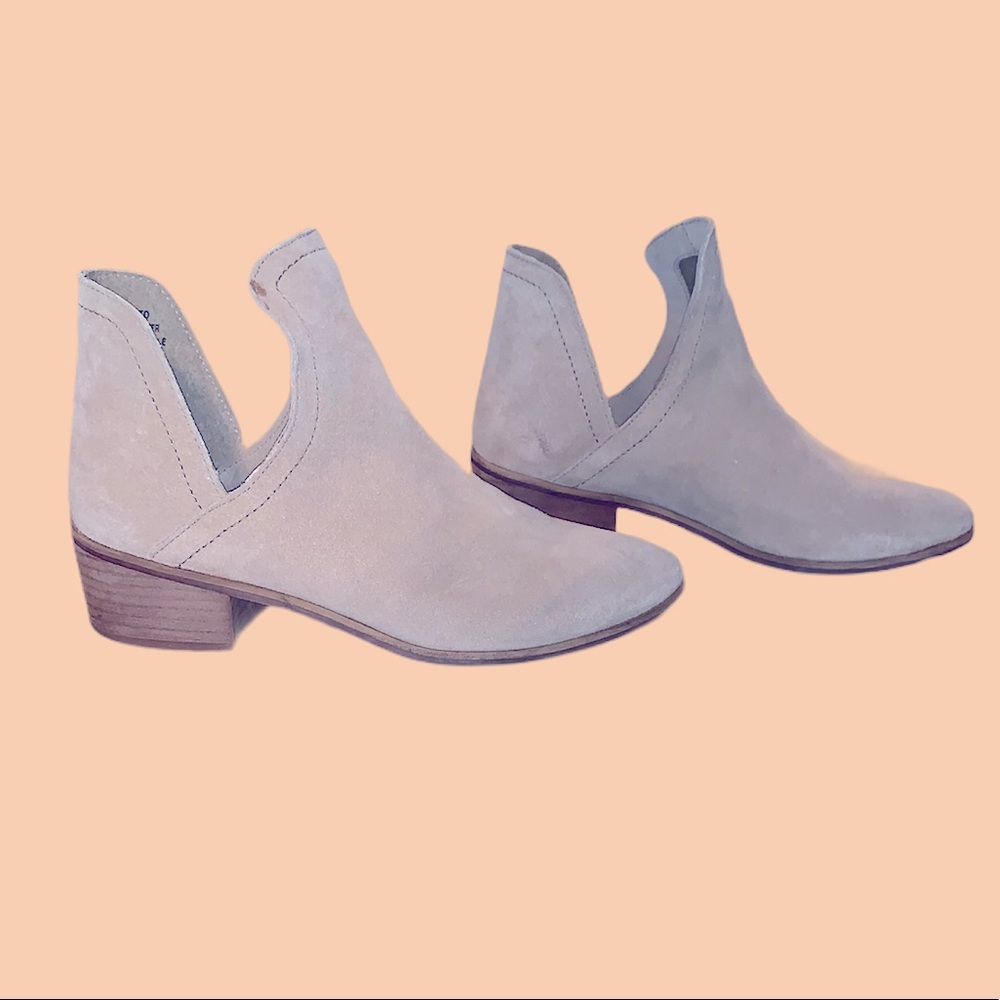 Woman’s Chelsea boot